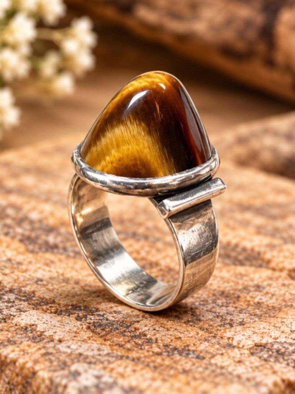 Triangular tiger's eye gemstone set 925